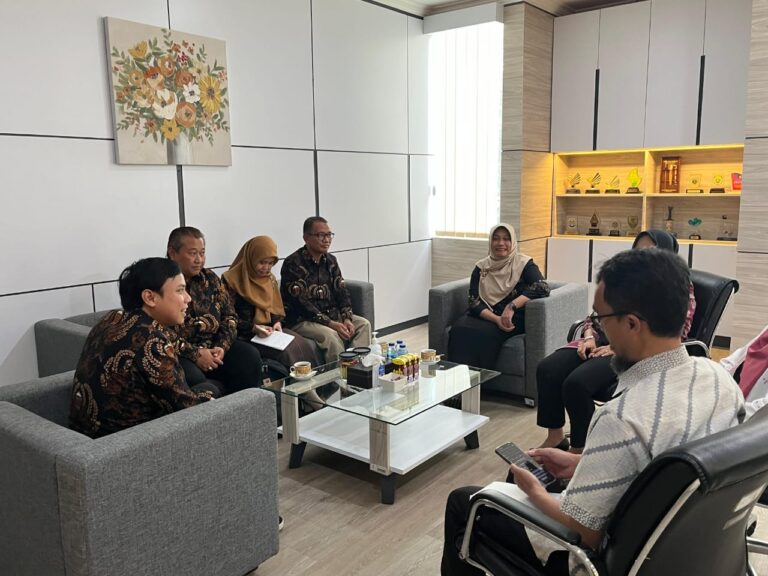 Penguatan Kompetensi dan Layanan Metrologi Melalui Audiensi dan Kalibrasi Alat Standar